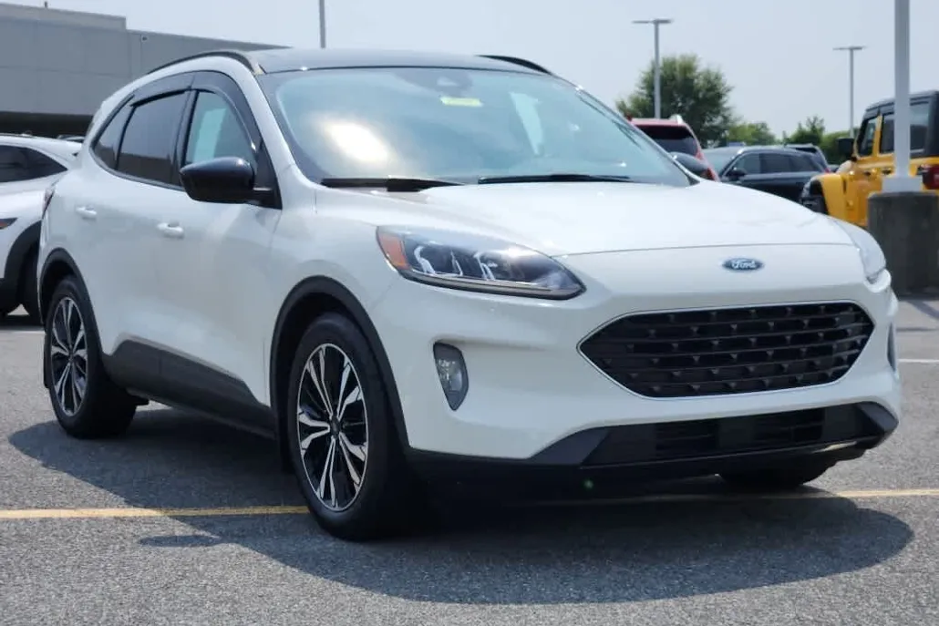 2022 Ford Escape SEL photo 1
