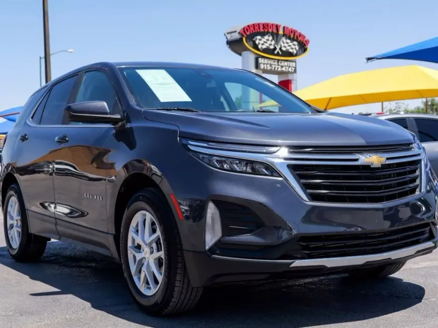 2022 Chevrolet Equinox LT photo 1
