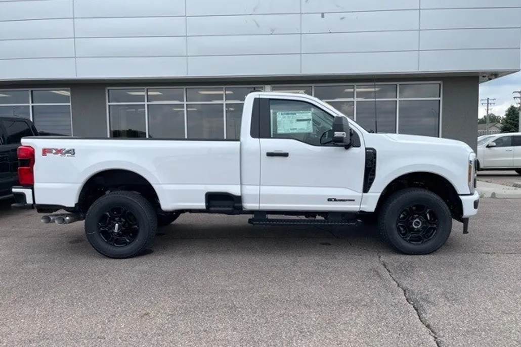 2025 Ford F-350 photo 1