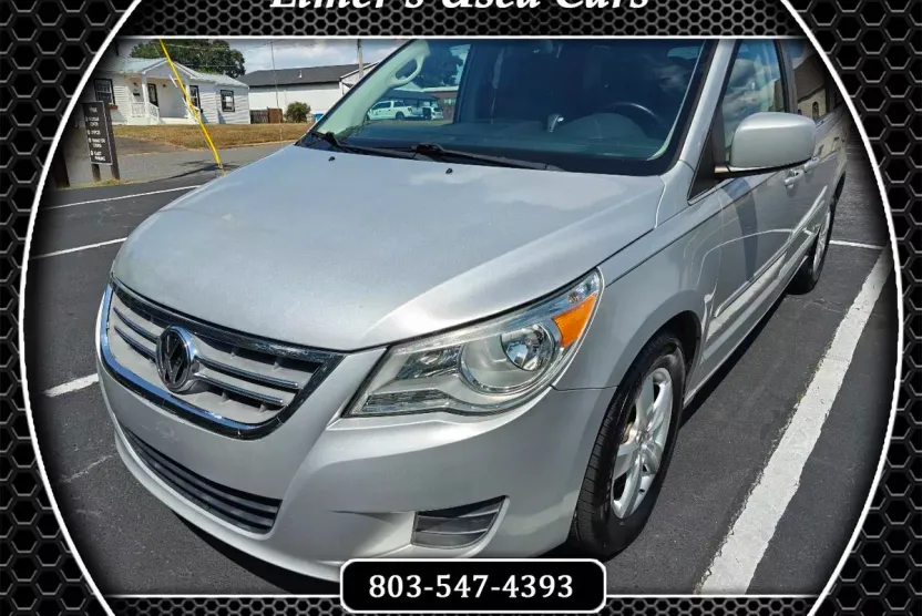 2011 Volkswagen Routan SE photo 1