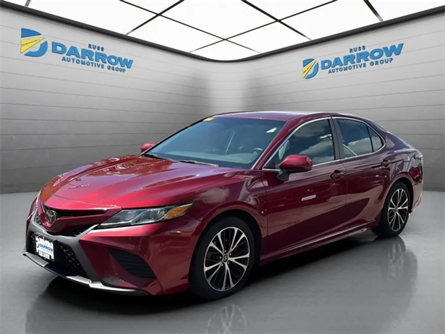 2018 Toyota Camry SE photo 1