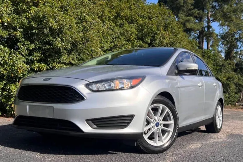 2017 Ford Focus SE photo 1