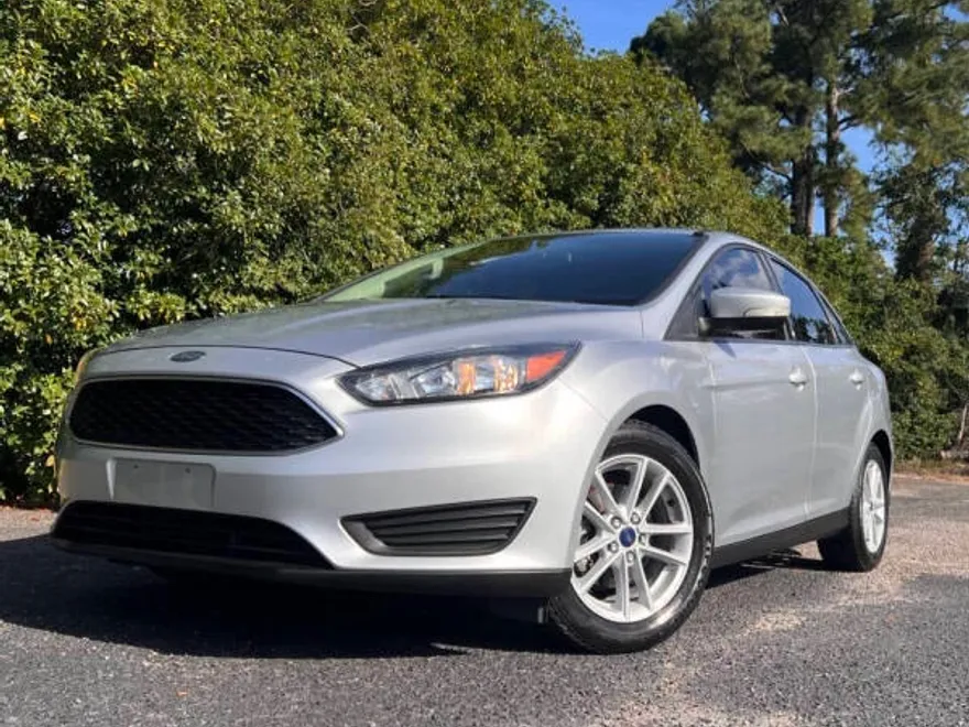 2017 Ford Focus SE photo 1