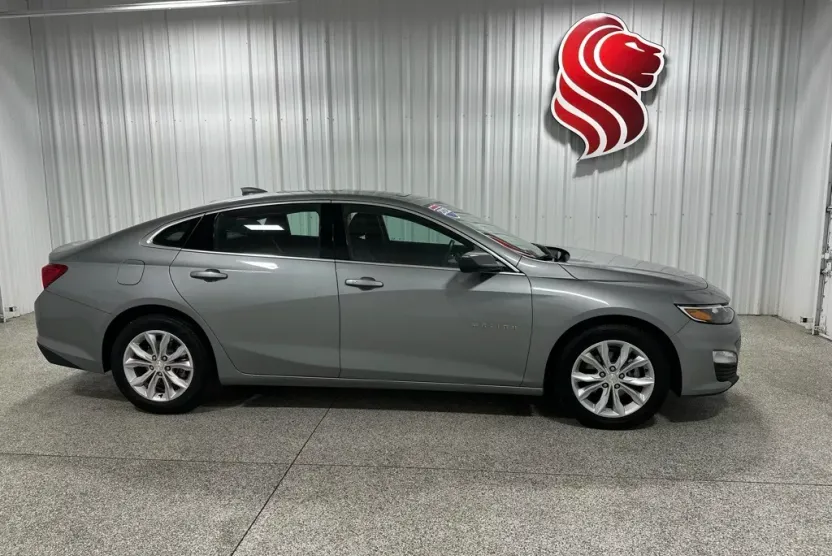 2023 Chevrolet Malibu 1LT photo 1
