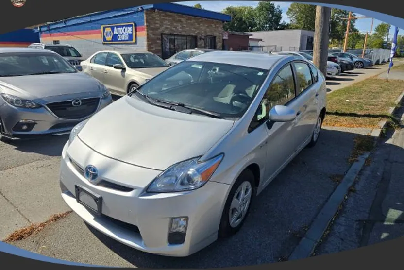 2010 Toyota Prius Two photo 1