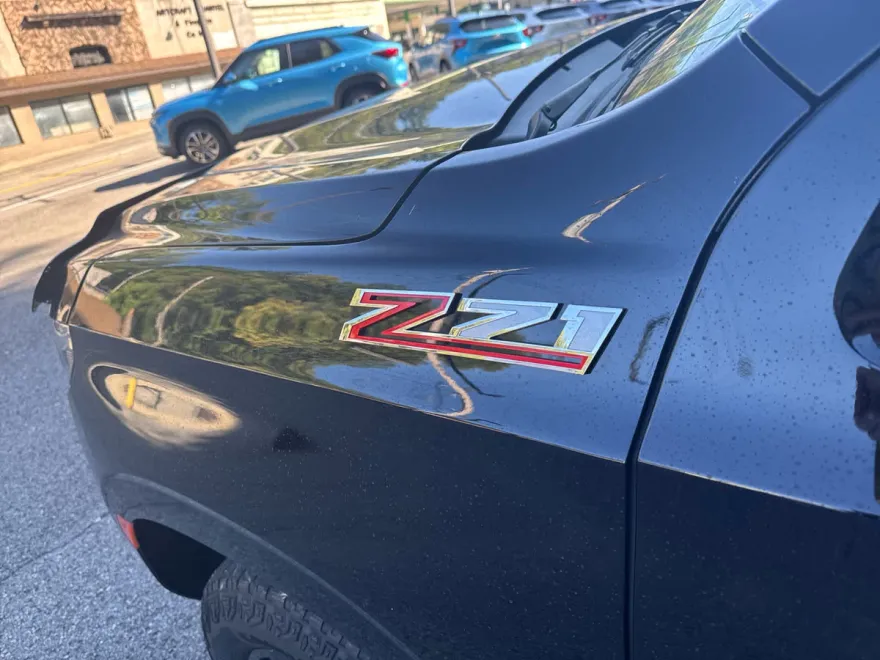 2023 Chevrolet Tahoe Z71 photo 1