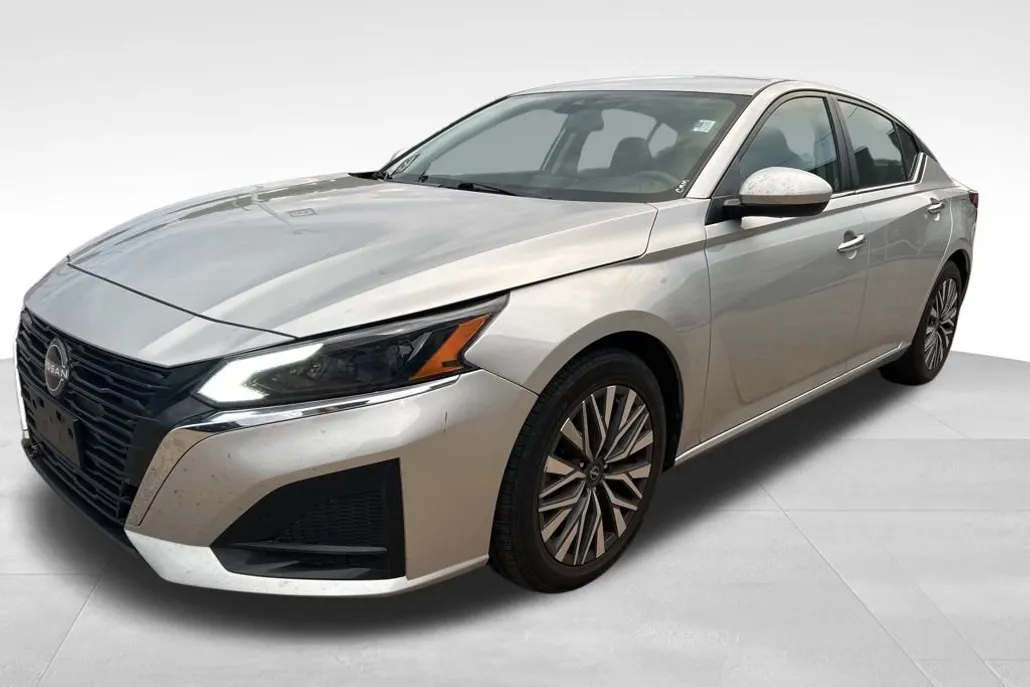 2023 Nissan Altima 2.5 SV photo 1