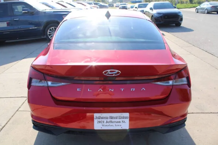 2021 Hyundai Elantra SE photo 1