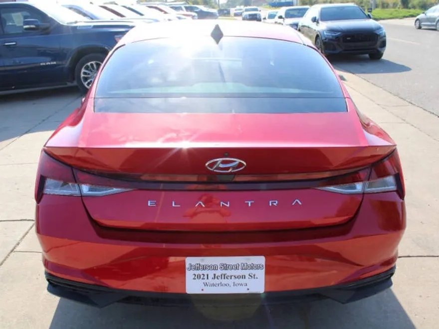 2021 Hyundai Elantra SE photo 1