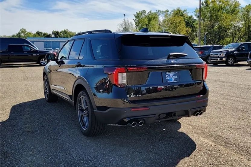 2025 Ford Explorer ST photo 1