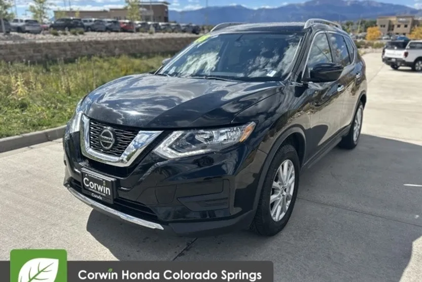 2018 Nissan Rogue SV photo 1