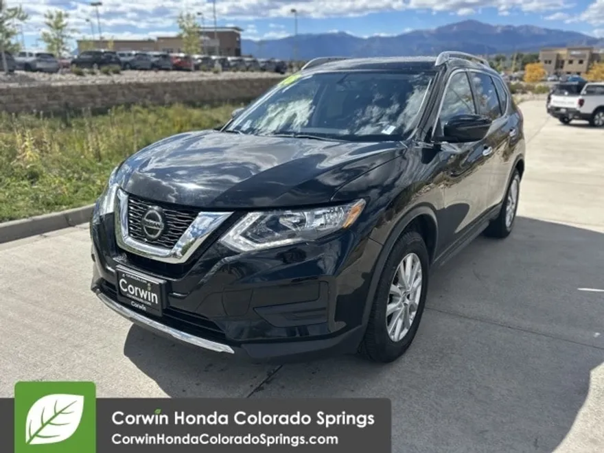 2018 Nissan Rogue SV photo 1