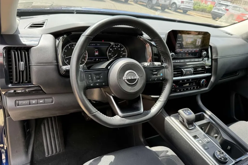 2023 Nissan Pathfinder SV photo 1