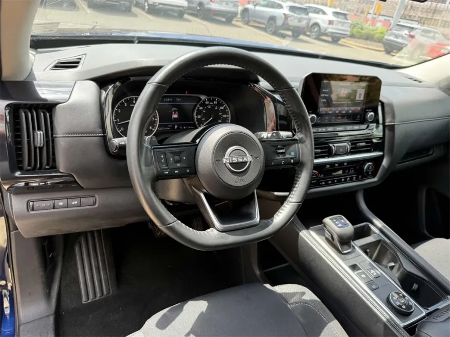 2023 Nissan Pathfinder SV photo 1