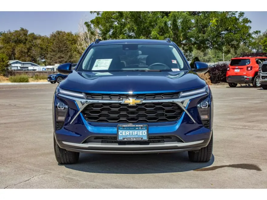 2024 Chevrolet Trax LT photo 1