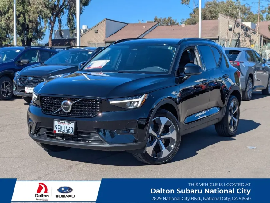 2023 Volvo XC40 Plus photo 1