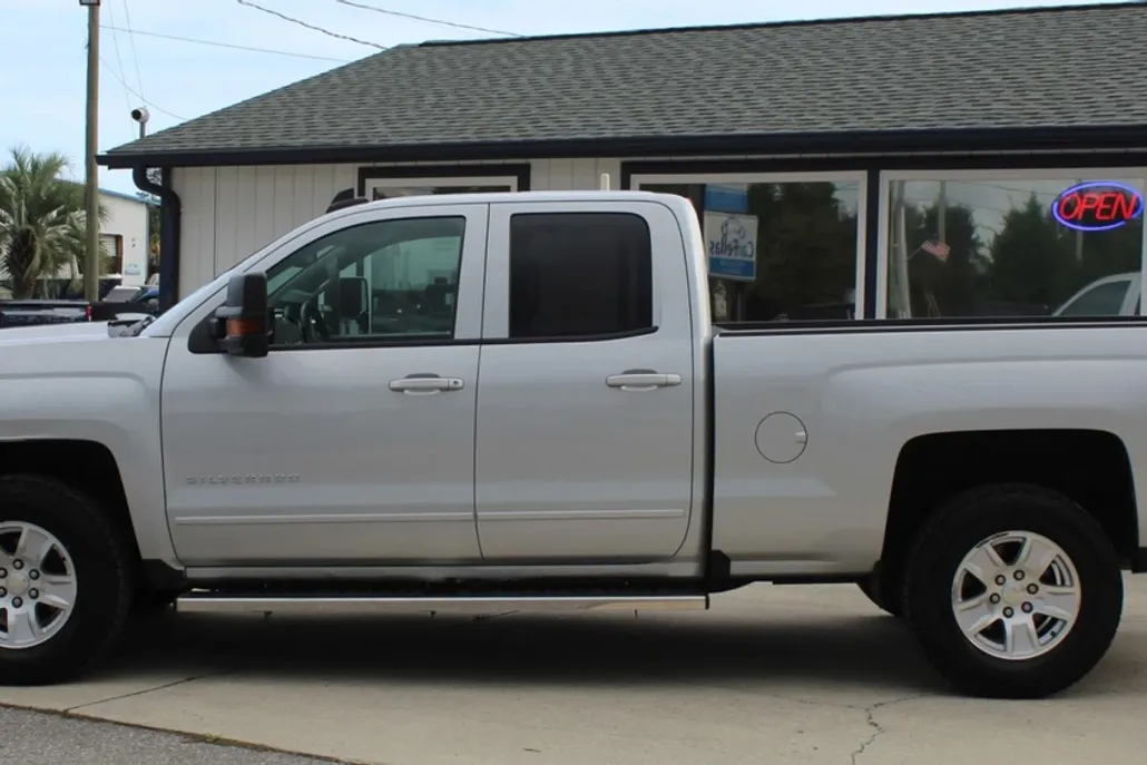 2018 Chevrolet Silverado 1500 LT photo 1