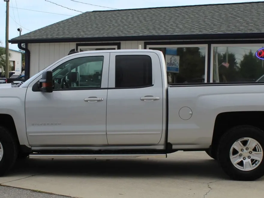 2018 Chevrolet Silverado 1500 LT photo 1