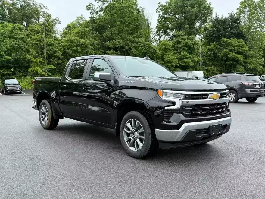2025 Chevrolet Silverado 1500 LT photo 1