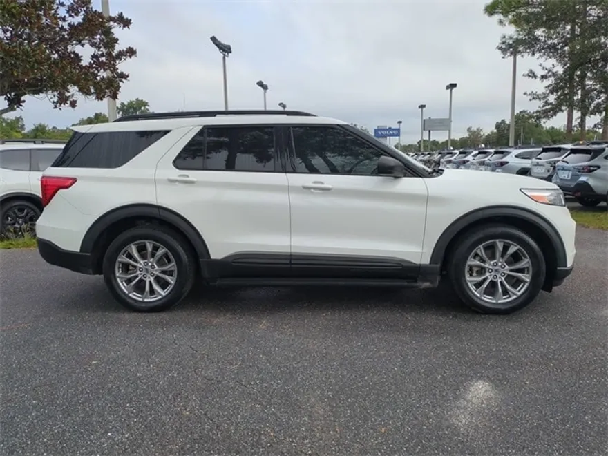 2021 Ford Explorer XLT photo 1