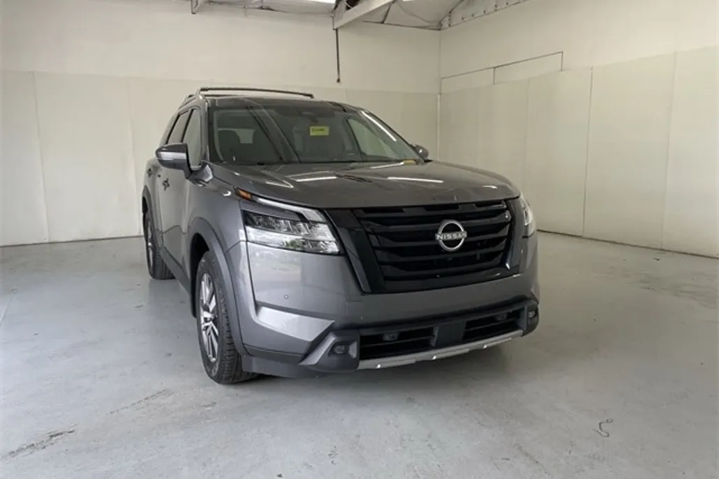 2022 Nissan Pathfinder SL photo 1