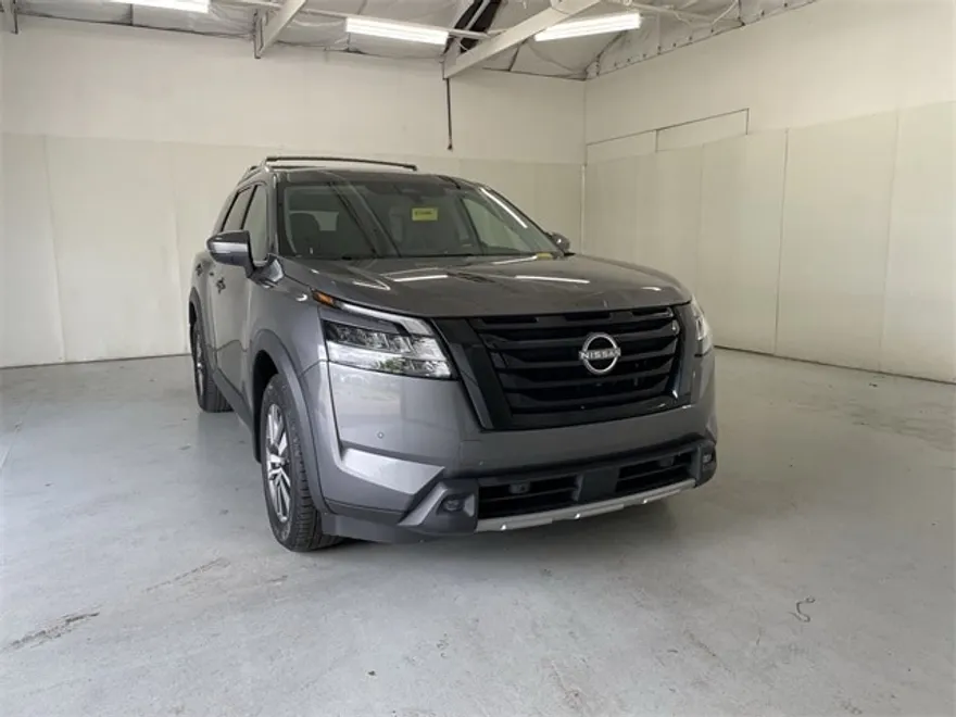 2022 Nissan Pathfinder SL photo 1
