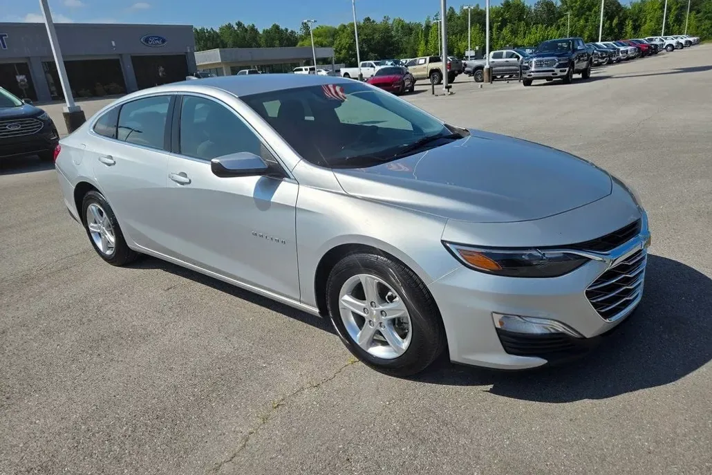 2022 Chevrolet Malibu LS photo 1