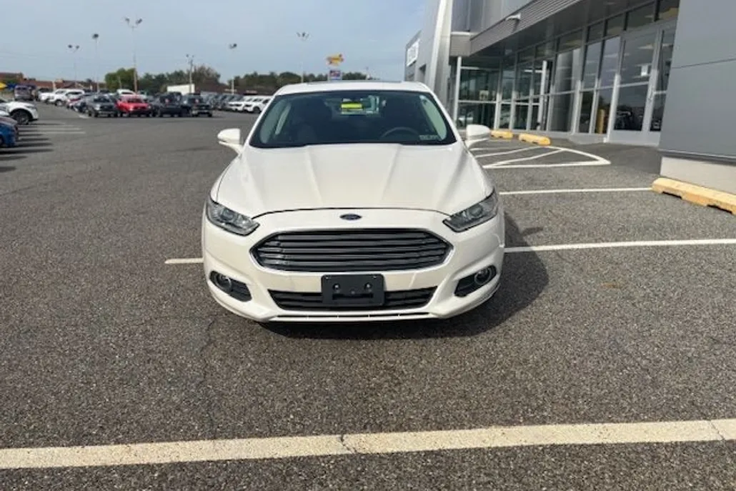 2015 Ford Fusion SE photo 1