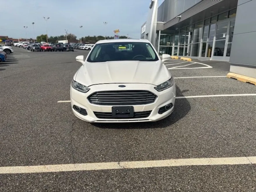 2015 Ford Fusion SE photo 1