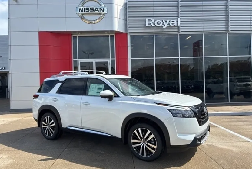 2025 Nissan Pathfinder Platinum photo 1