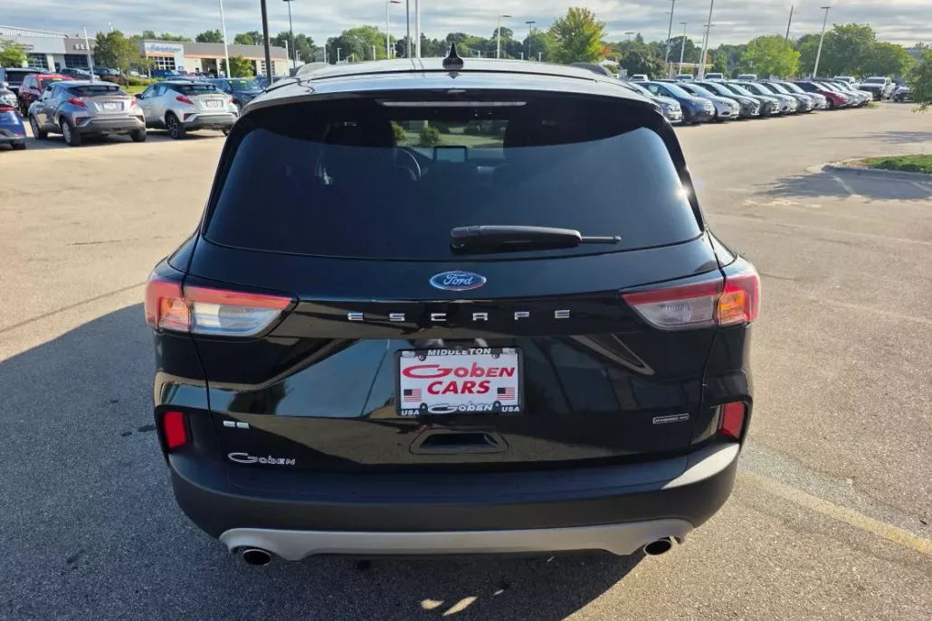 2020 Ford Escape SE Sport photo 1