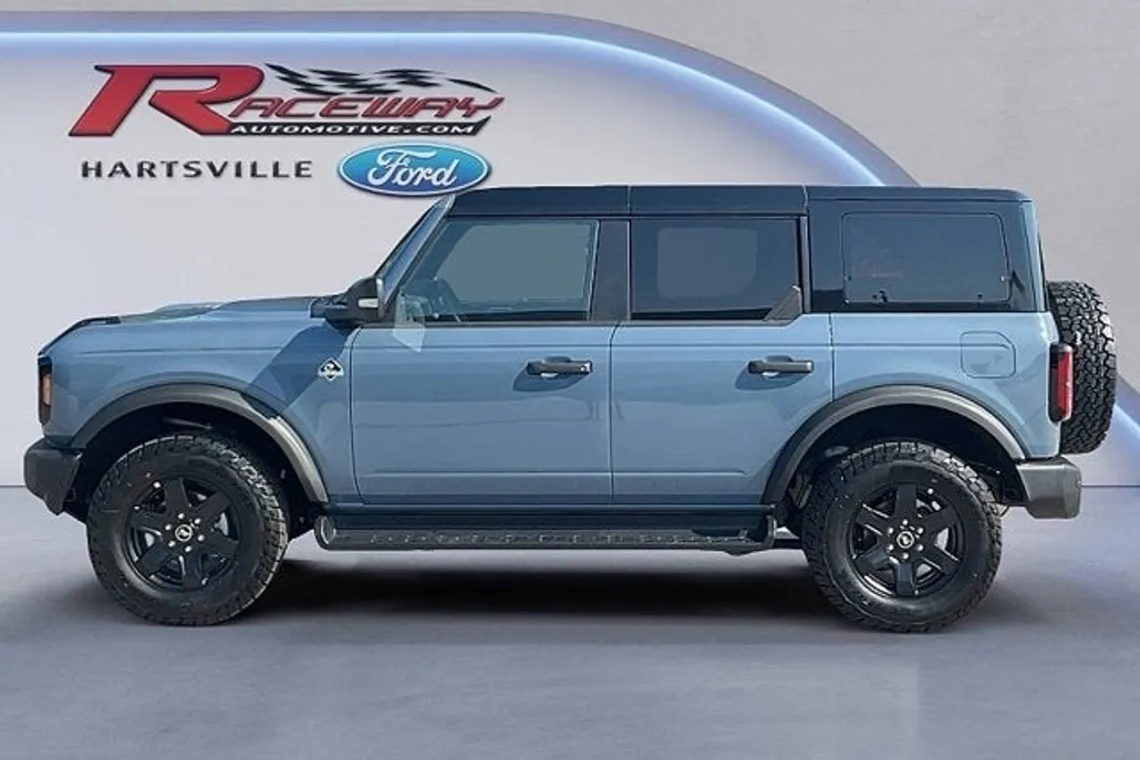2025 Ford Bronco Outer Banks photo 1