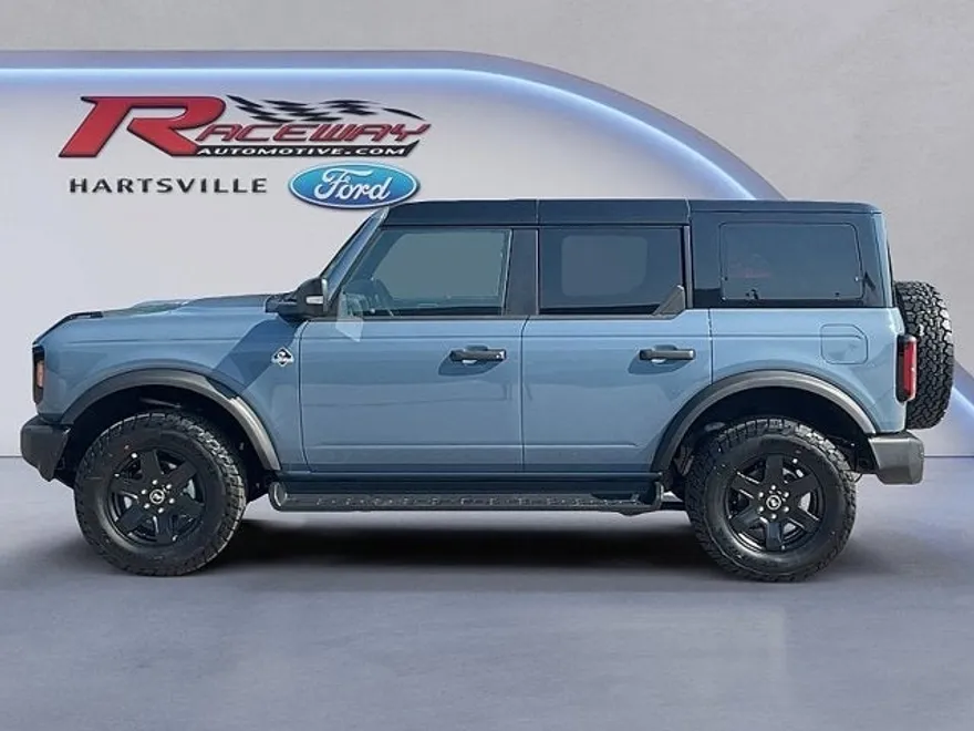 2025 Ford Bronco Outer Banks photo 1