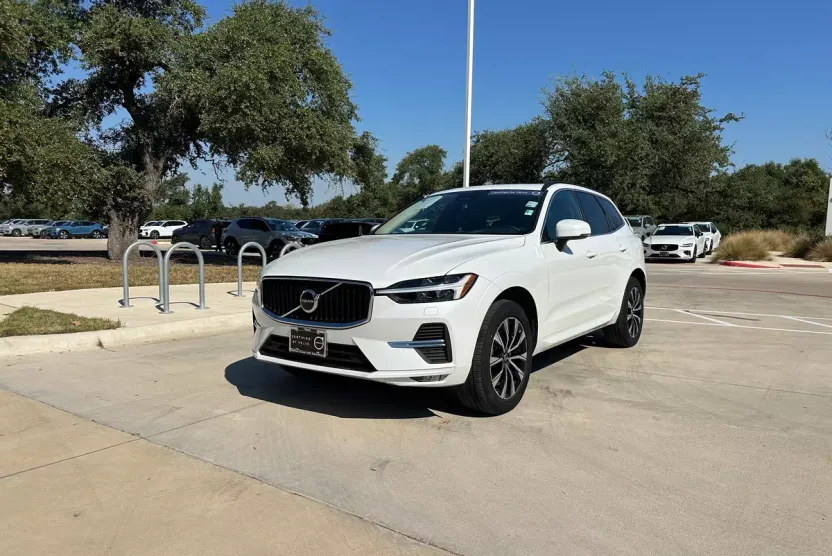 2023 Volvo XC60 B5 Core photo 1