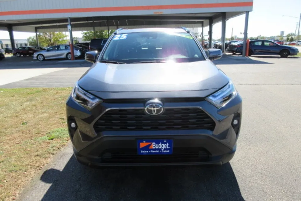 2025 Toyota RAV4 photo 1