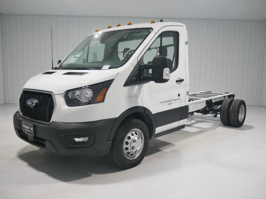 2024 Ford Transit Cutaway Chassis photo 1