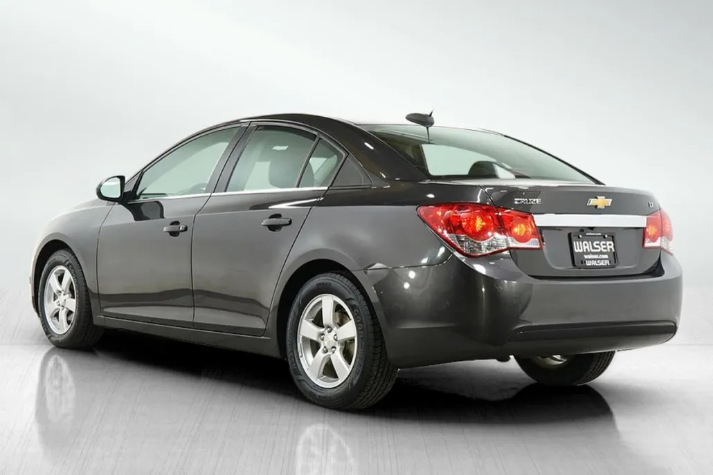 2016 Chevrolet Cruze LT photo 1