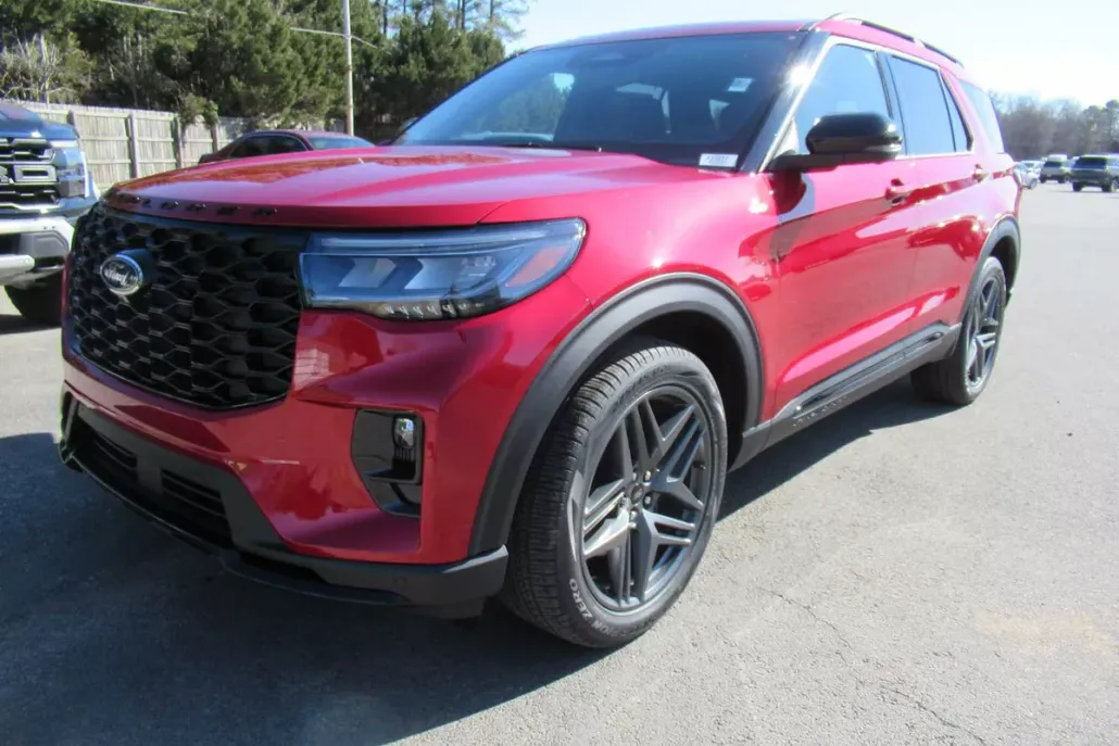 2025 Ford Explorer ST-Line photo 1