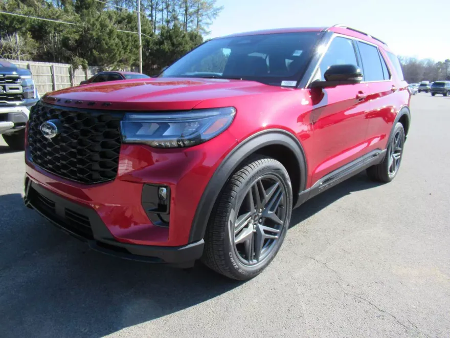 2025 Ford Explorer ST-Line photo 1