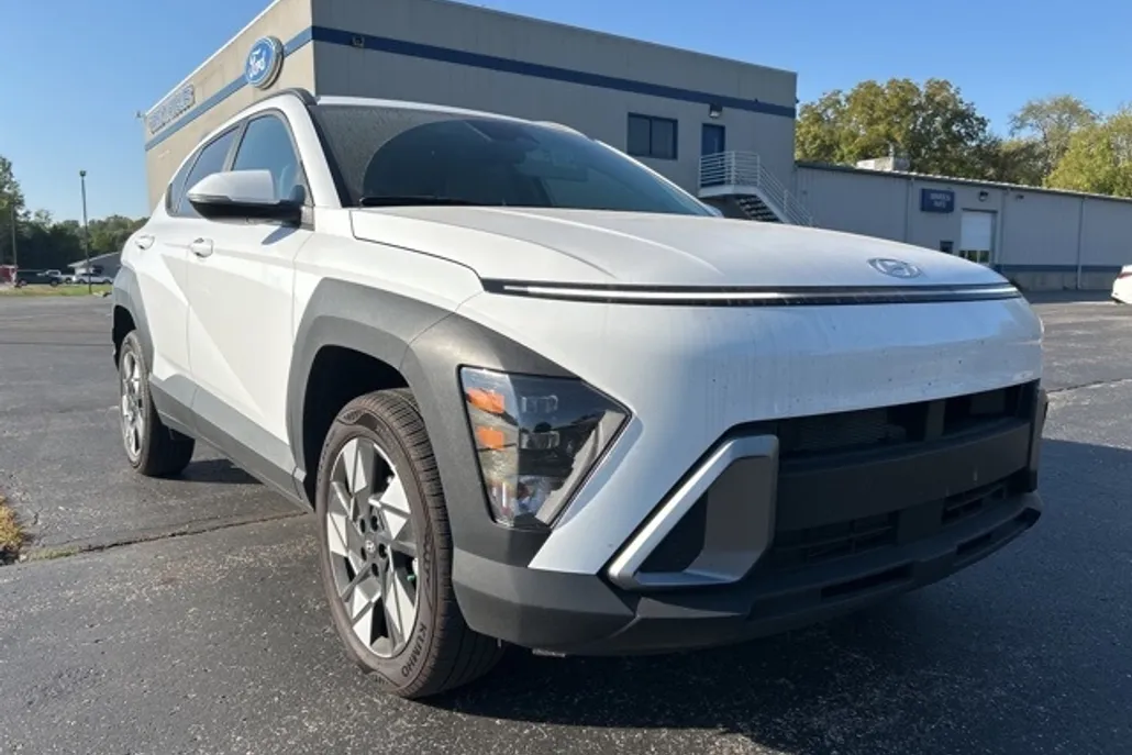 2025 Hyundai Kona SEL photo 1