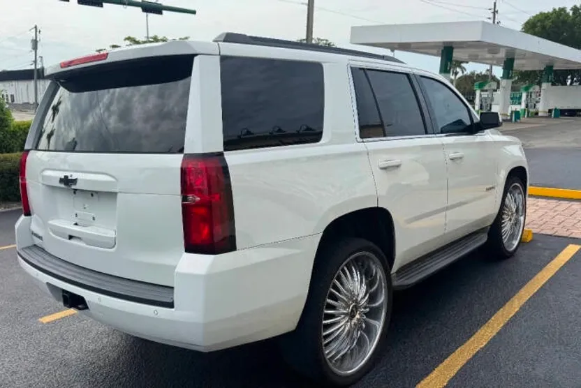 2017 Chevrolet Tahoe LS photo 1