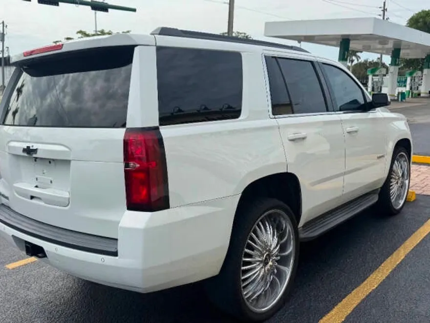 2017 Chevrolet Tahoe LS photo 1