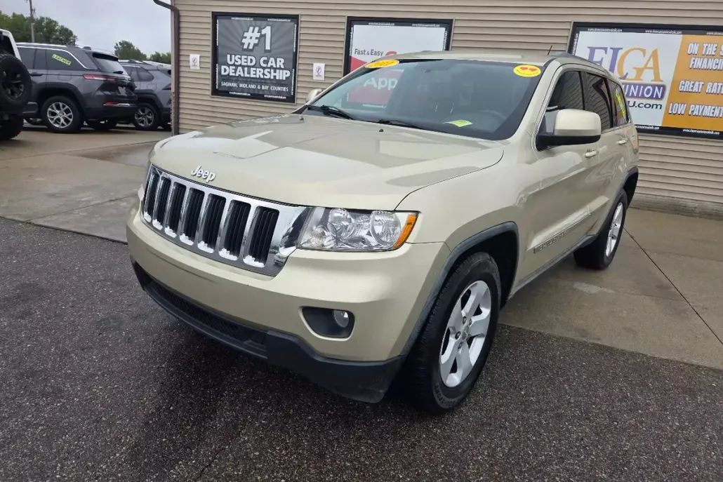 2011 Jeep Grand Cherokee Laredo photo 1