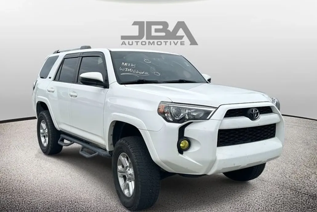 2019 Toyota 4Runner SR5 photo 1