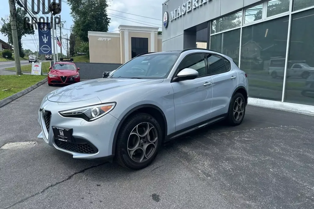 2022 Alfa Romeo Stelvio Ti photo 1