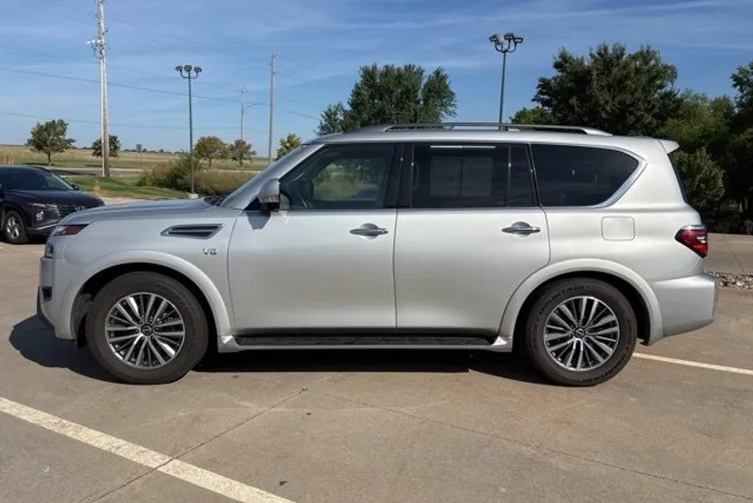 2021 Nissan Armada SL photo 1