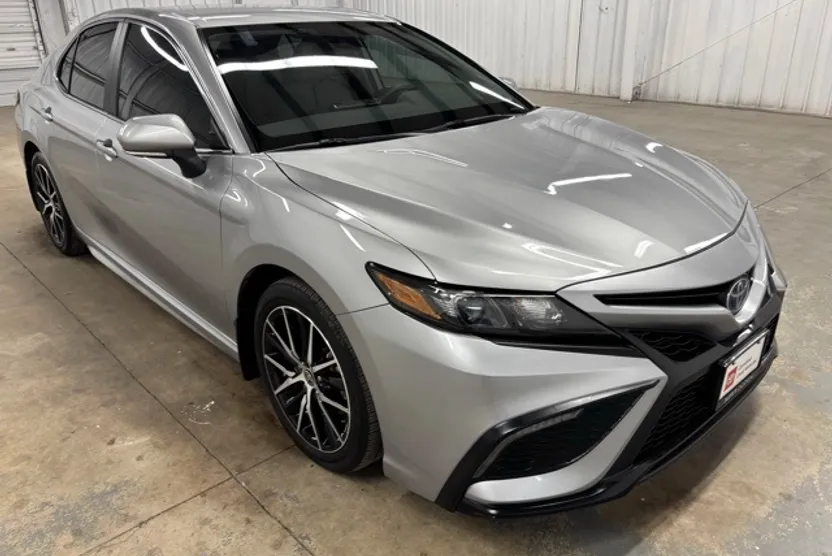 2024 Toyota Camry Hybrid SE photo 1