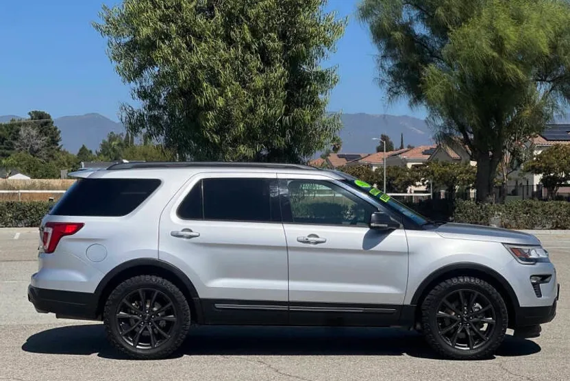 2018 Ford Explorer XLT photo 1