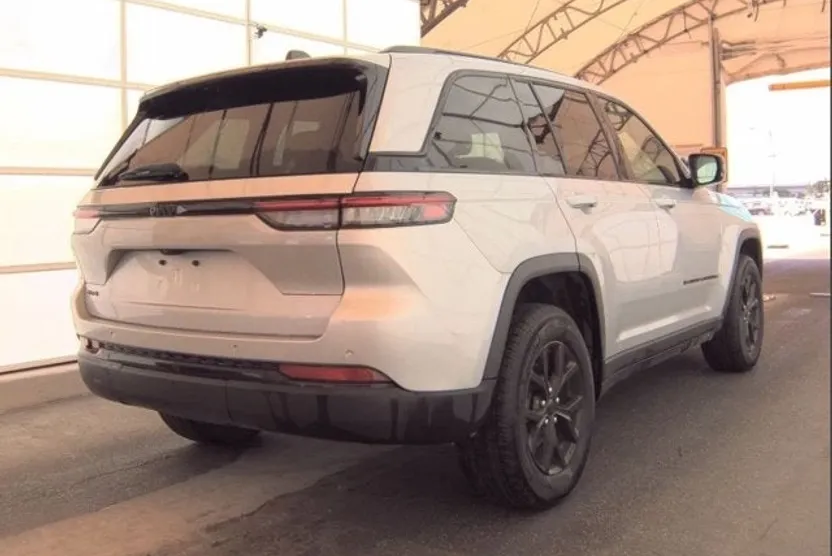 2024 Jeep Grand Cherokee Altitude photo 1