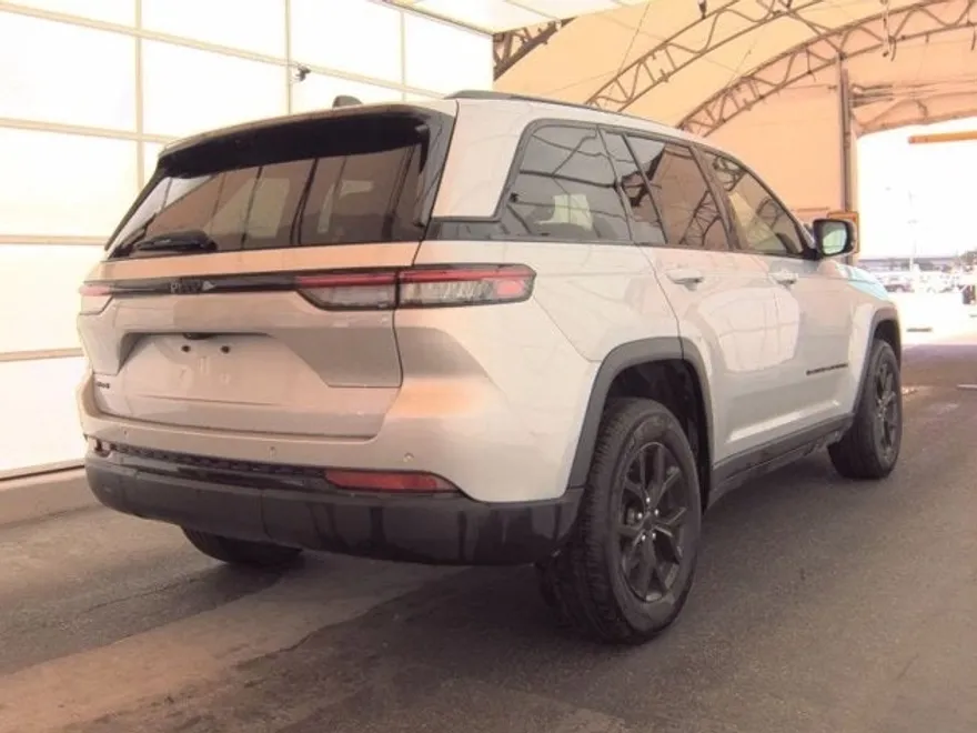 2024 Jeep Grand Cherokee Altitude photo 1